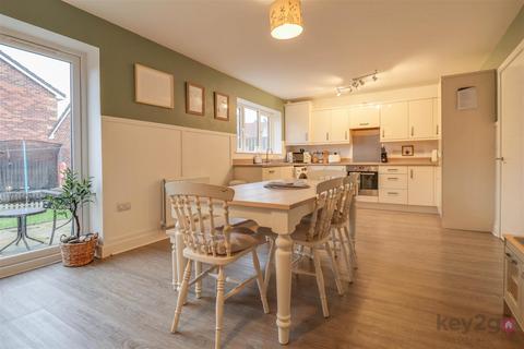 4 bedroom detached house for sale, Fairfields Way, Aston, Sheffield, S26