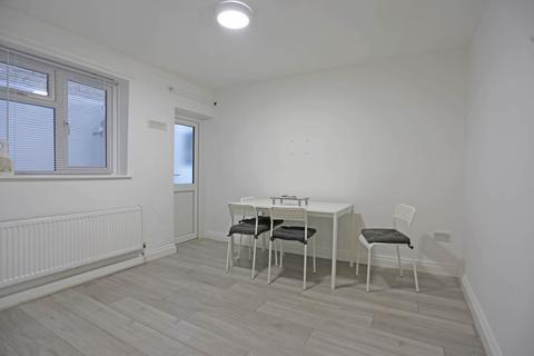 1 bedroom flat to rent, Kingsland Road, Dalston, London, E8