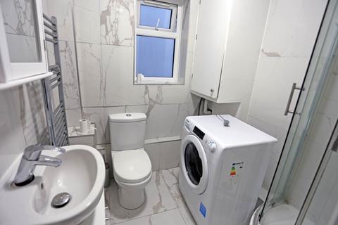 1 bedroom flat to rent, Kingsland Road, Dalston, London, E8