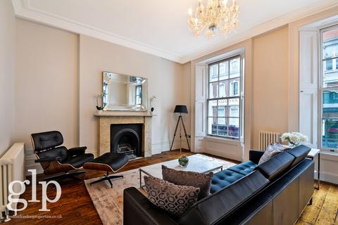undefined, Wellington Street, Covent Garden, WC2E