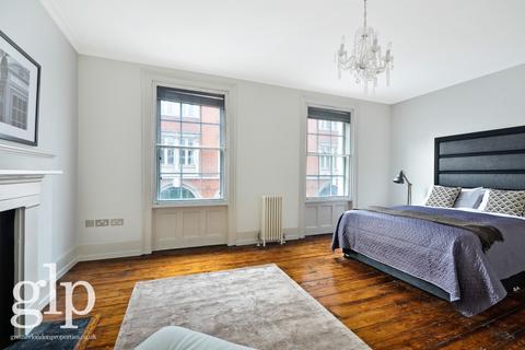 undefined, Wellington Street, Covent Garden, WC2E