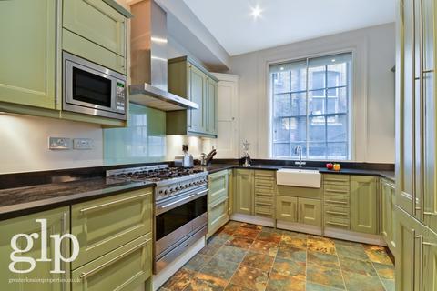 undefined, Wellington Street, Covent Garden, WC2E