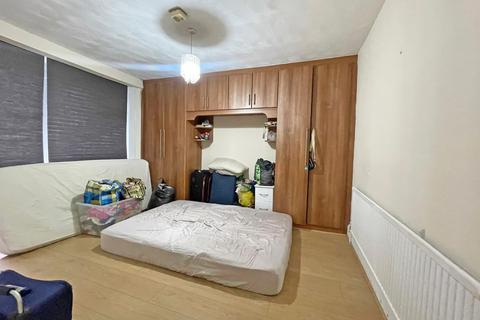 4 bedroom terraced house for sale, Aldborough Road South, Ilford, Essex, IG3