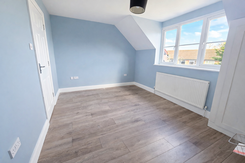 3 bedroom semi-detached house to rent, Park Corner Road, Gravesend DA13