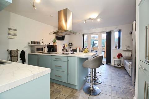 4 bedroom townhouse for sale, Kielder Drive, Leeds, LS10