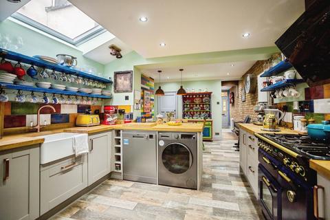 3 bedroom terraced house for sale, Castle Road, Chatham, ME4