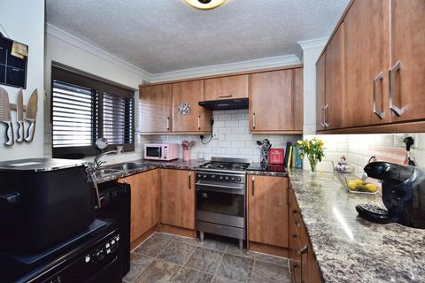 2 bedroom end of terrace house for sale, High Street, Sittingbourne, ME10