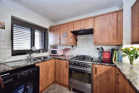 2 bedroom end of terrace house for sale, High Street, Sittingbourne, ME10