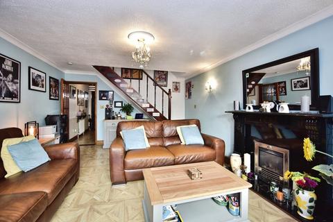 2 bedroom end of terrace house for sale, High Street, Sittingbourne, ME10