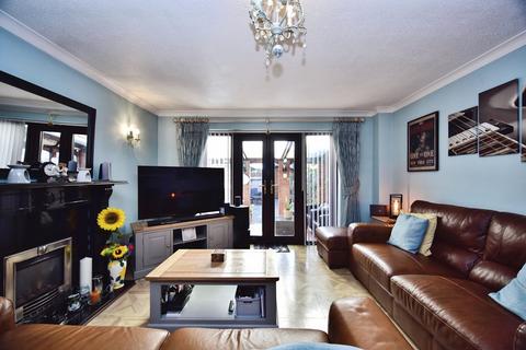 2 bedroom end of terrace house for sale, High Street, Sittingbourne, ME10