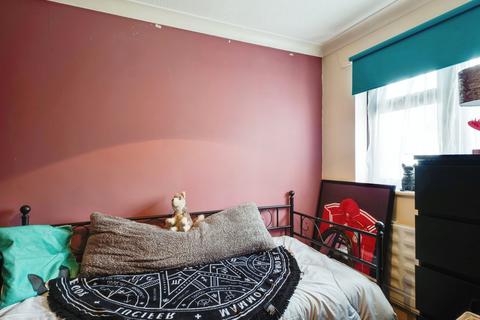 2 bedroom semi-detached house for sale, Bankview, Lymington, SO41