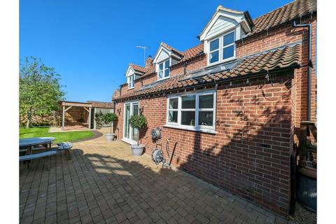 4 bedroom detached house for sale, Manor Road, Dersingham, PE31
