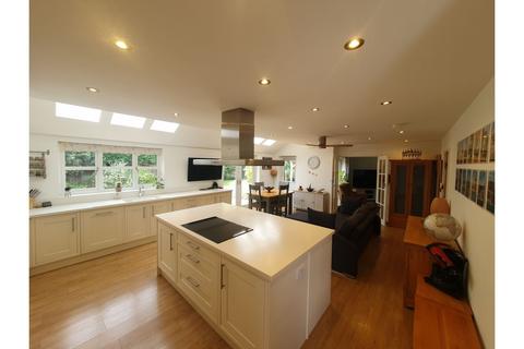 4 bedroom detached house for sale, Manor Road, Dersingham, PE31