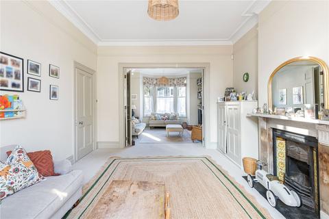 undefined, Mount Avenue, London, W5