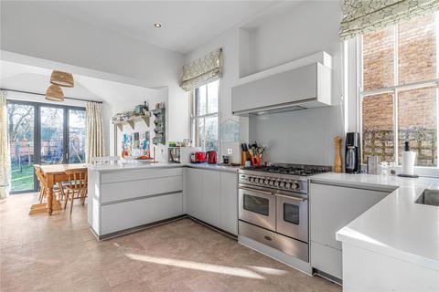 undefined, Mount Avenue, London, W5