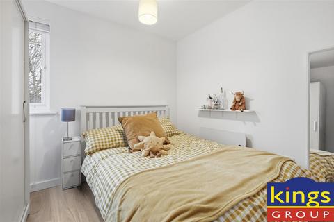 1 bedroom flat for sale, Green Pond Close, London