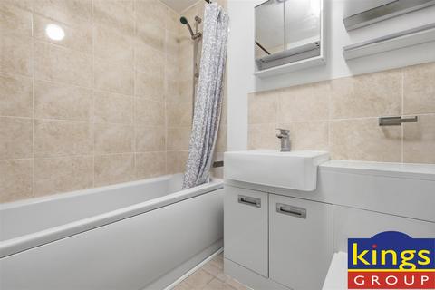 1 bedroom flat for sale, Green Pond Close, London