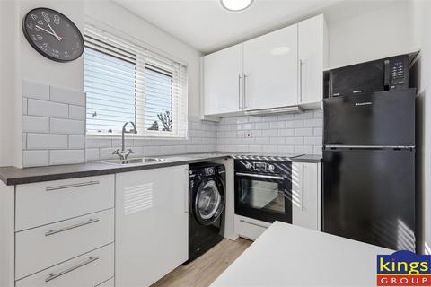 1 bedroom flat for sale, Green Pond Close, London