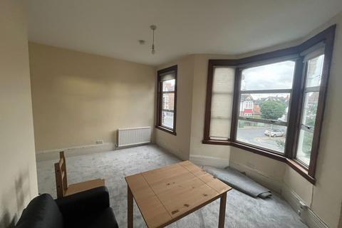 2 bedroom flat for sale, Fortis Green, London N2