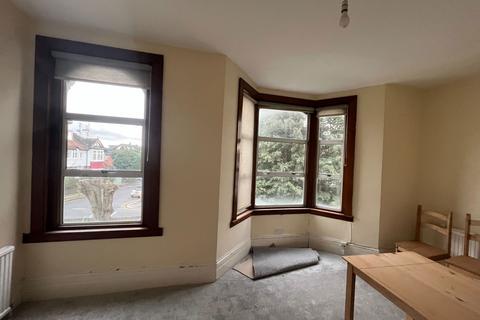2 bedroom flat for sale, Fortis Green, London N2
