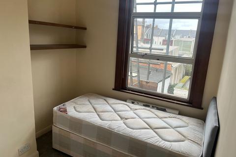 2 bedroom flat for sale, Fortis Green, London N2