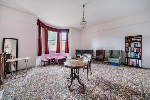5 bedroom semi-detached house for sale, Oatlands Avenue, Weybridge, KT13