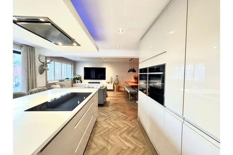 4 bedroom detached house for sale, Birch Avenue, Manchester, M35