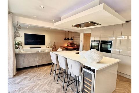 4 bedroom detached house for sale, Birch Avenue, Manchester, M35