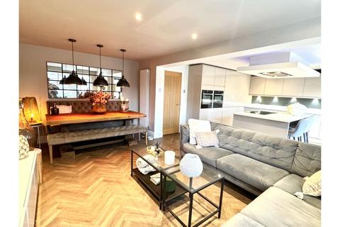 4 bedroom detached house for sale, Birch Avenue, Manchester, M35