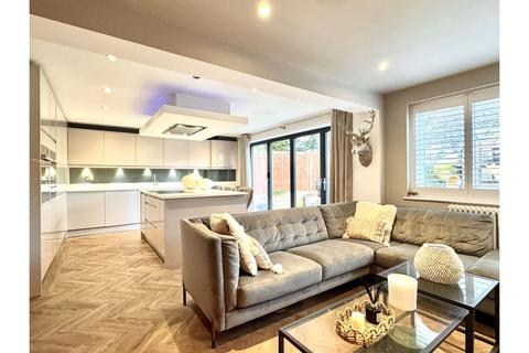 4 bedroom detached house for sale, Birch Avenue, Manchester, M35