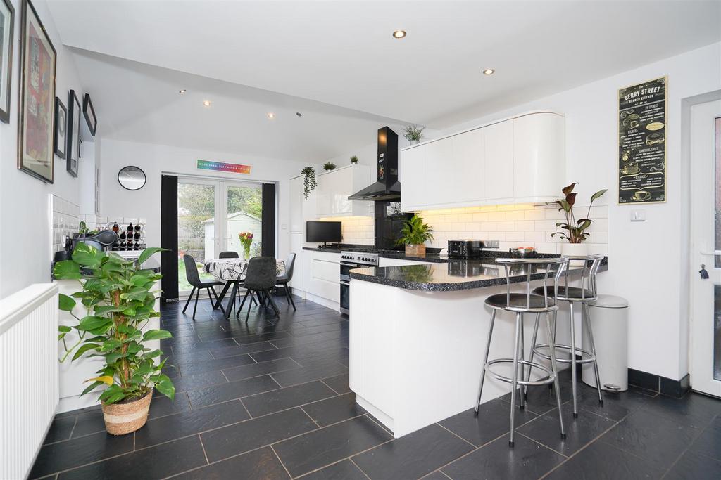 22 Warwick Place-3.jpg