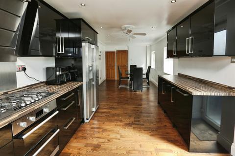 4 bedroom semi-detached house for sale, Oaktree Road, Southampton, SO18