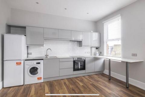 2 bedroom flat to rent, Leopold Road, London, SW19