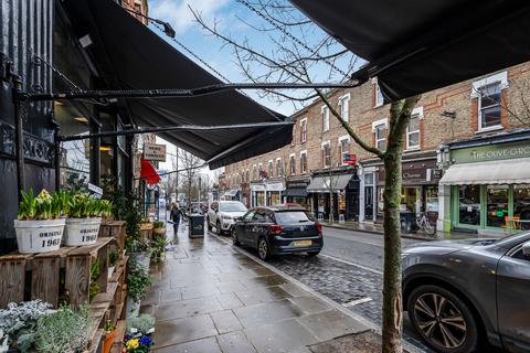2 bedroom flat to rent, Leopold Road, London, SW19