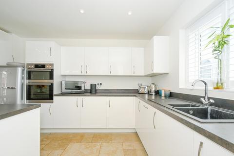 4 bedroom detached house for sale, Hunters Field, Chippenham, SN14