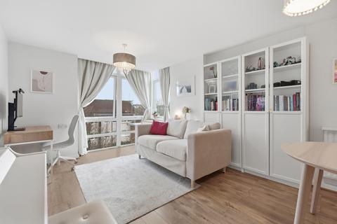 2 bedroom flat for sale, Fairlead House, London E14