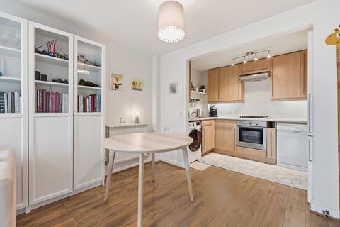 2 bedroom flat for sale, Fairlead House, London E14