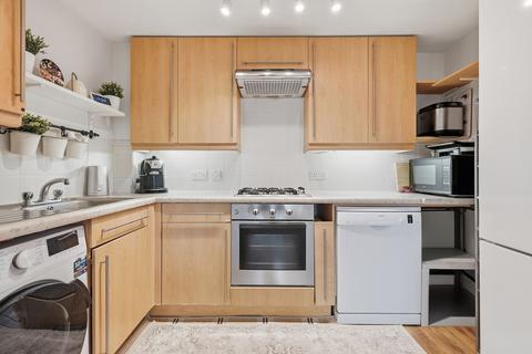 2 bedroom flat for sale, Fairlead House, London E14