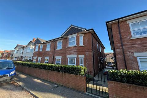 2 bedroom flat to rent, Southbourne
