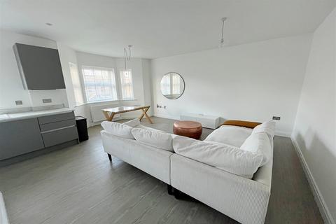 2 bedroom flat to rent, Southbourne