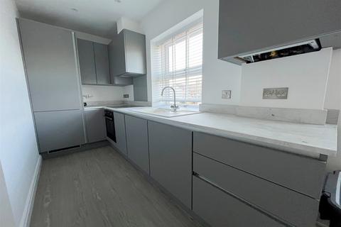 2 bedroom flat to rent, Southbourne