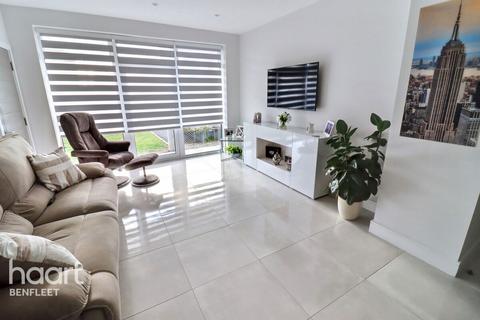 3 bedroom flat for sale, Beech Road, Benfleet