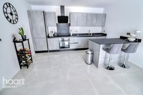 3 bedroom flat for sale, Beech Road, Benfleet