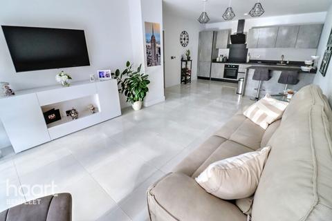 3 bedroom flat for sale, Beech Road, Benfleet