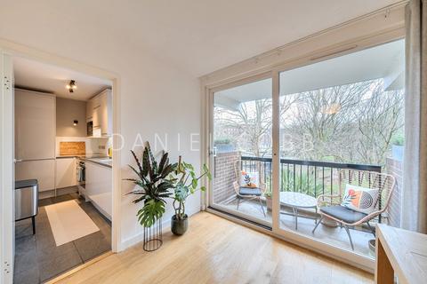 1 bedroom flat for sale, Vanbrugh Court, Wincott Street, SE11