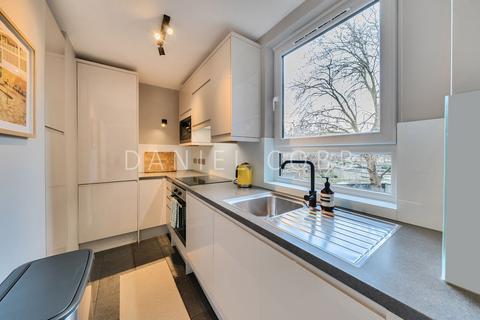 1 bedroom flat for sale, Vanbrugh Court, Wincott Street, SE11