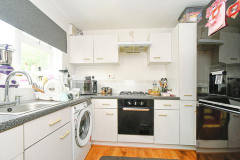 2 bedroom end of terrace house for sale, Dunsford Close, Swindon, SN1