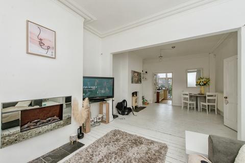 2 bedroom terraced house for sale, Roundhill Road, Castleford, WF10