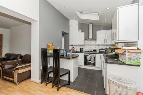 4 bedroom semi-detached house for sale, Moorland Drive, Pudsey, LS28
