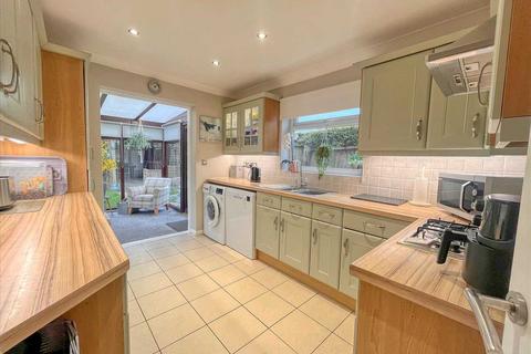 2 bedroom bungalow for sale, Frinton on Sea CO13